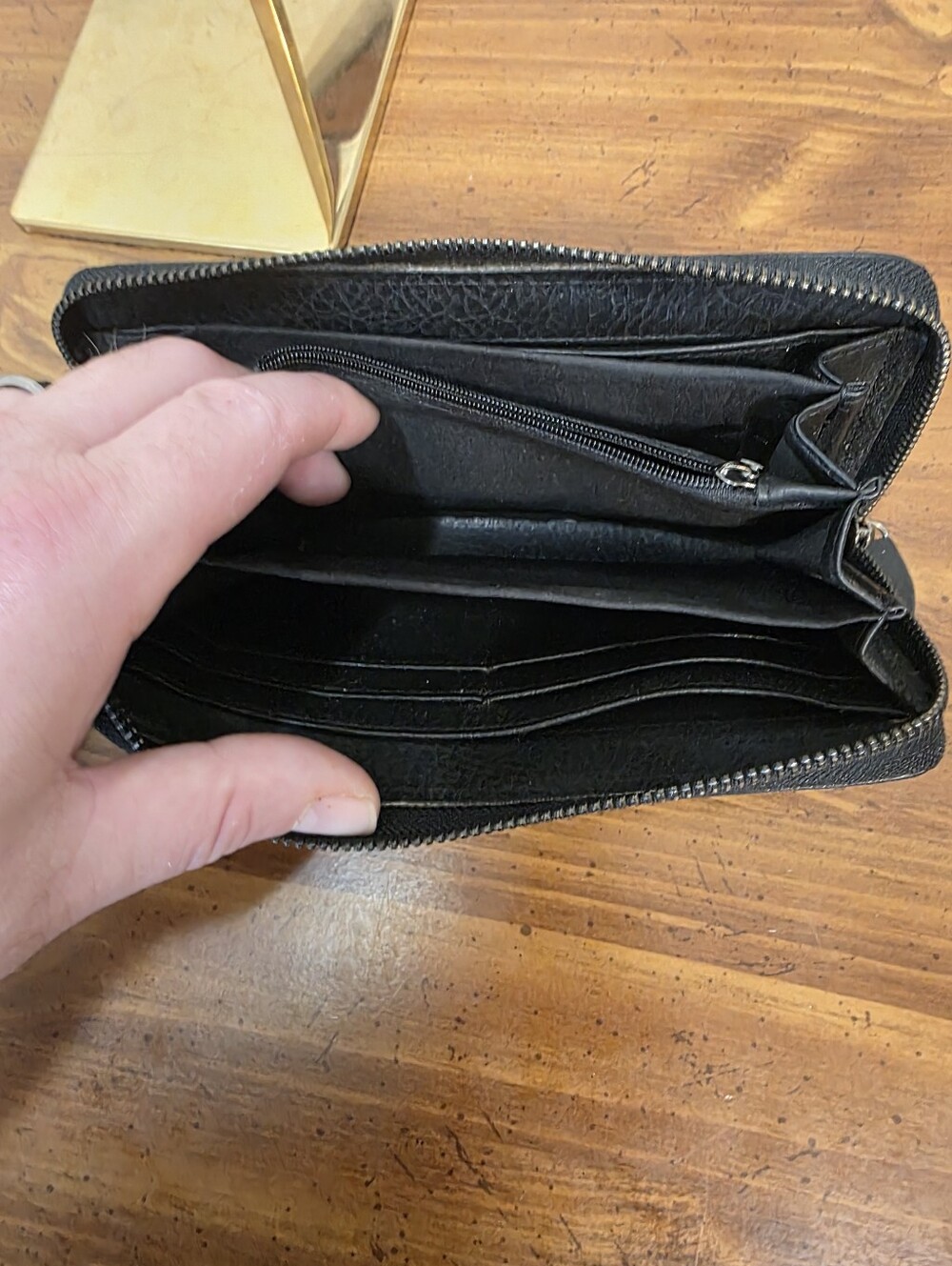 Tory Burch Continental Black Leather Zip Wristlet with Logo - Picture 12 of 12